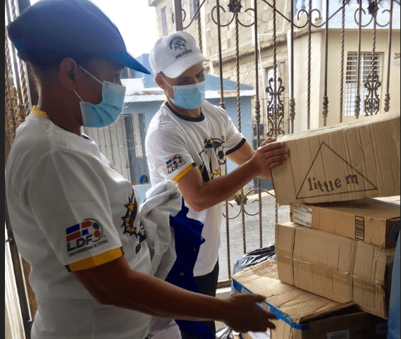 Organizando cajas de donaciones